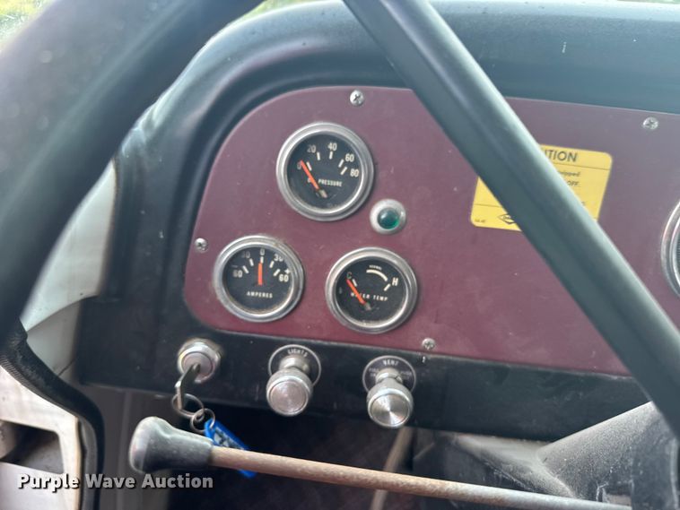 image for item EW4968 1976 International Loadstar grain truck