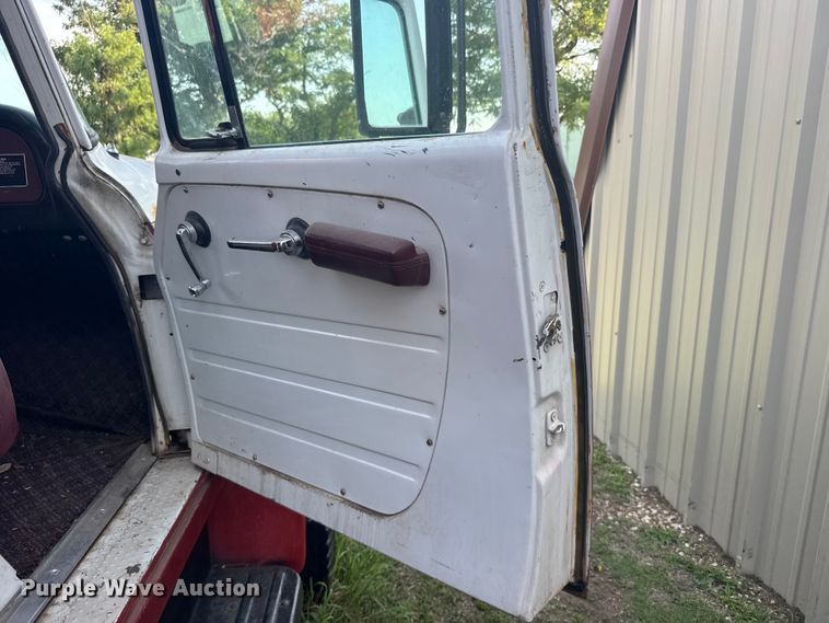 image for item EW4968 1976 International Loadstar grain truck