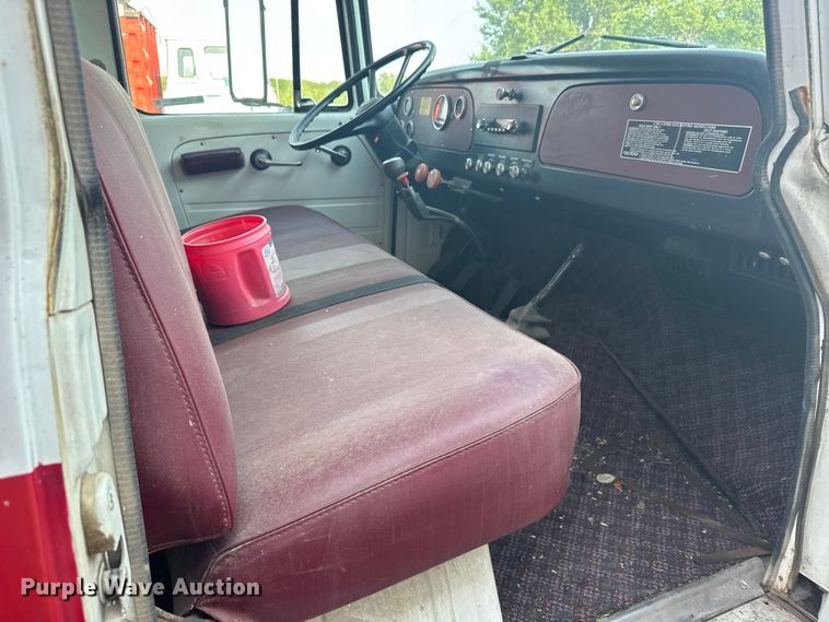 image for item EW4968 1976 International Loadstar grain truck