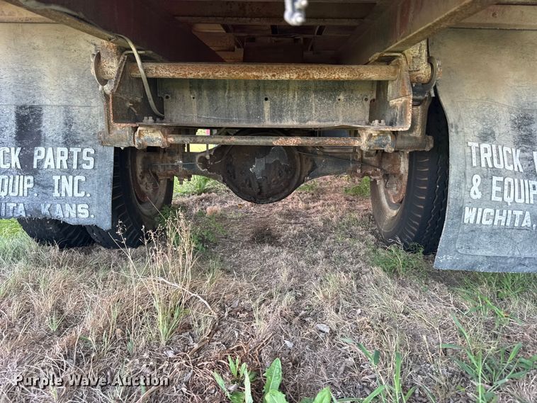 image for item EW4968 1976 International Loadstar grain truck