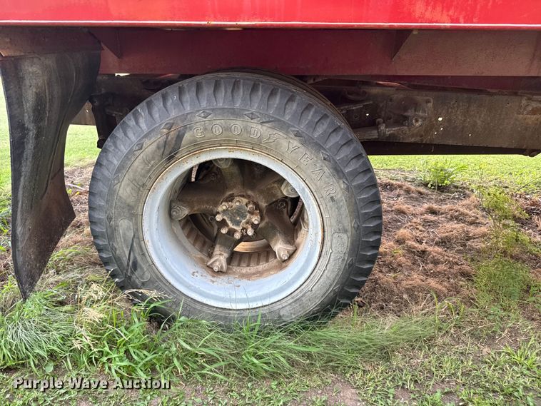 image for item EW4968 1976 International Loadstar grain truck