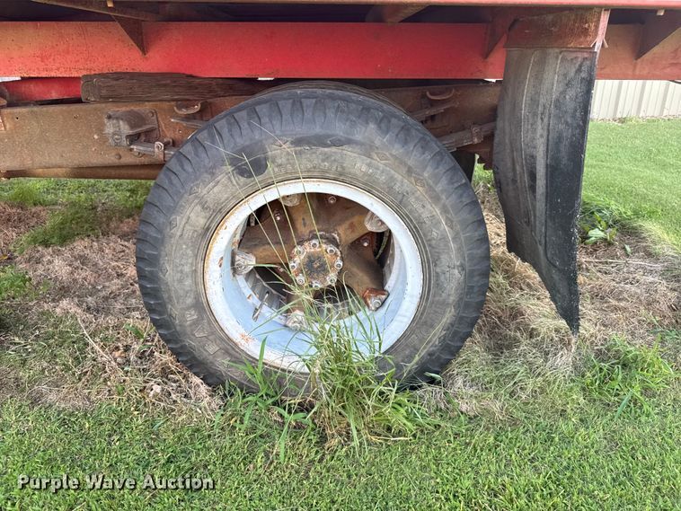 image for item EW4968 1976 International Loadstar grain truck