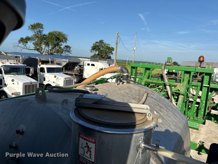 image for item EX2017 2014 John Deere R4038 sprayer