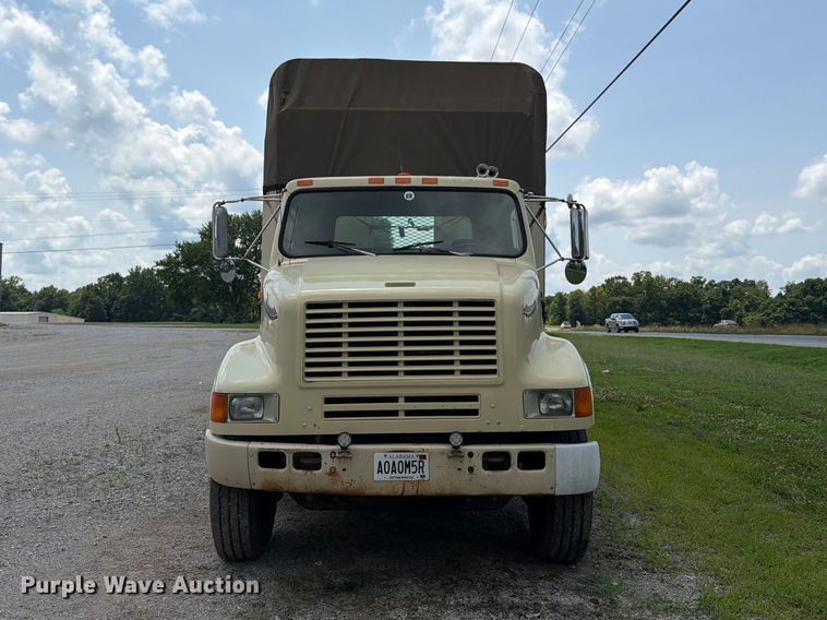 image for item EX3014 1992 International F-8100 cotton module transport truck