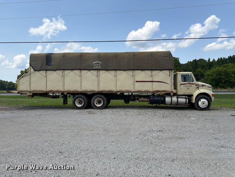 image for item EX3014 1992 International F-8100 cotton module transport truck
