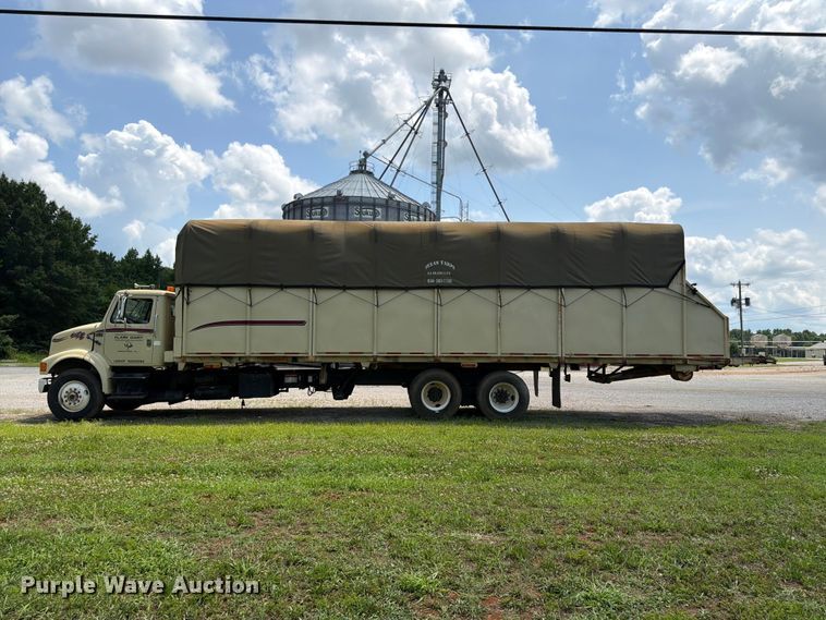 image for item EX3014 1992 International F-8100 cotton module transport truck