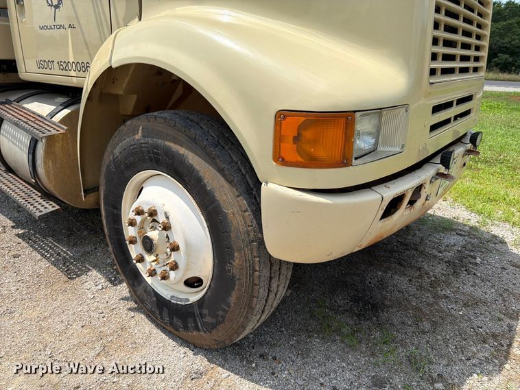 image for item EX3014 1992 International F-8100 cotton module transport truck