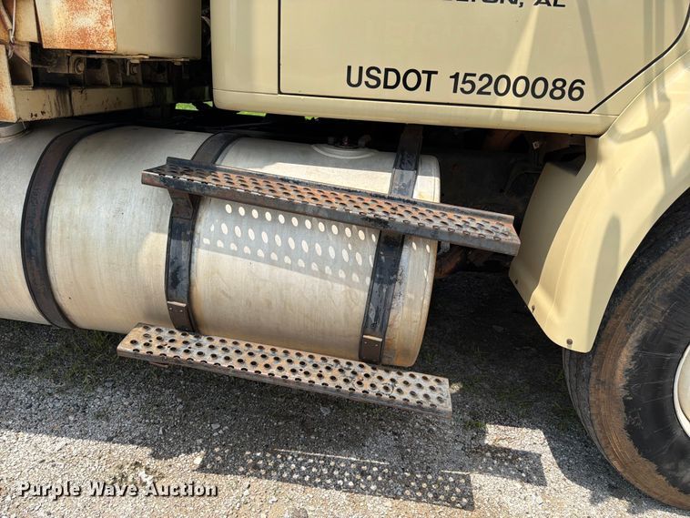 image for item EX3014 1992 International F-8100 cotton module transport truck