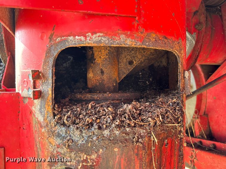 image for item FC1874 1984 Massey Ferguson 850 combine