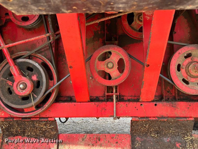 image for item FC1874 1984 Massey Ferguson 850 combine