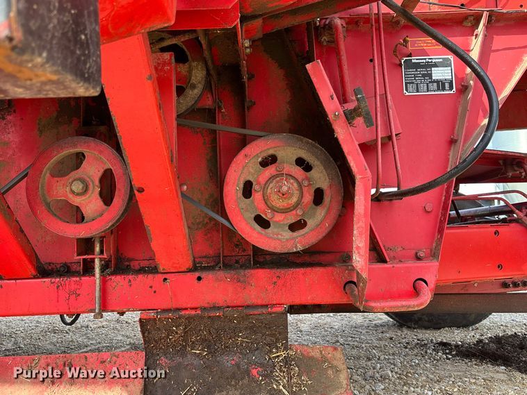image for item FC1874 1984 Massey Ferguson 850 combine