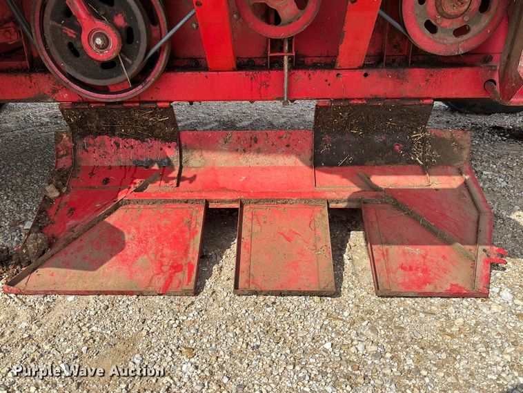 image for item FC1874 1984 Massey Ferguson 850 combine