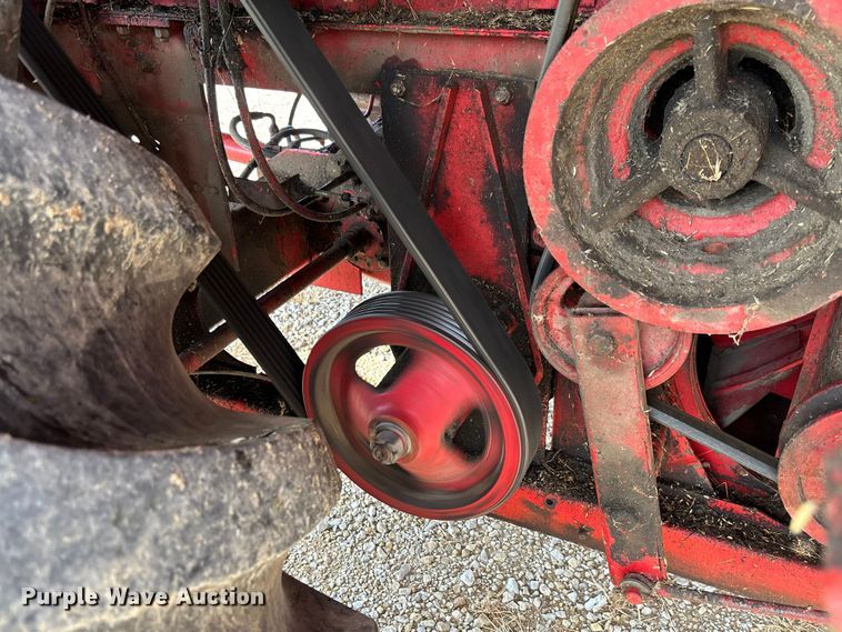 image for item FC1874 1984 Massey Ferguson 850 combine