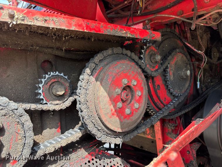 image for item FC1874 1984 Massey Ferguson 850 combine