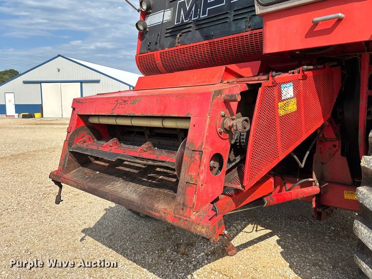 image for item FC1874 1984 Massey Ferguson 850 combine