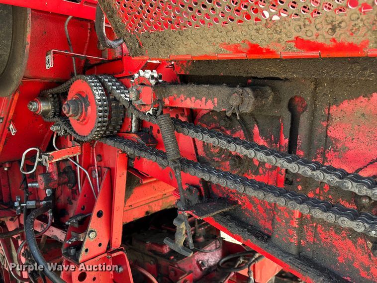 image for item FC1874 1984 Massey Ferguson 850 combine