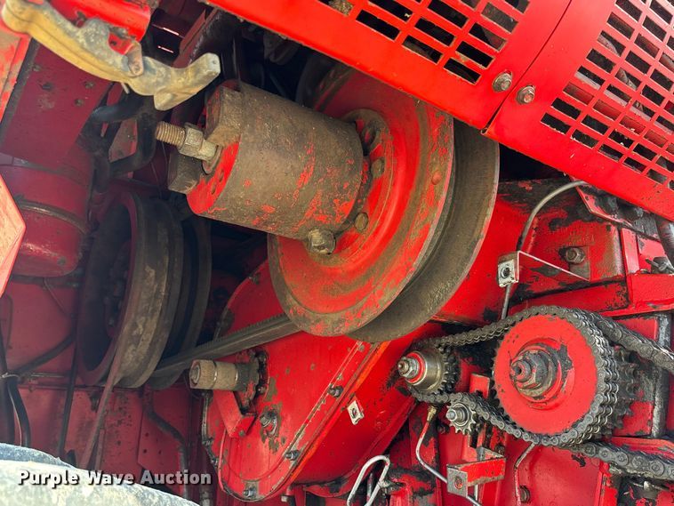 image for item FC1874 1984 Massey Ferguson 850 combine