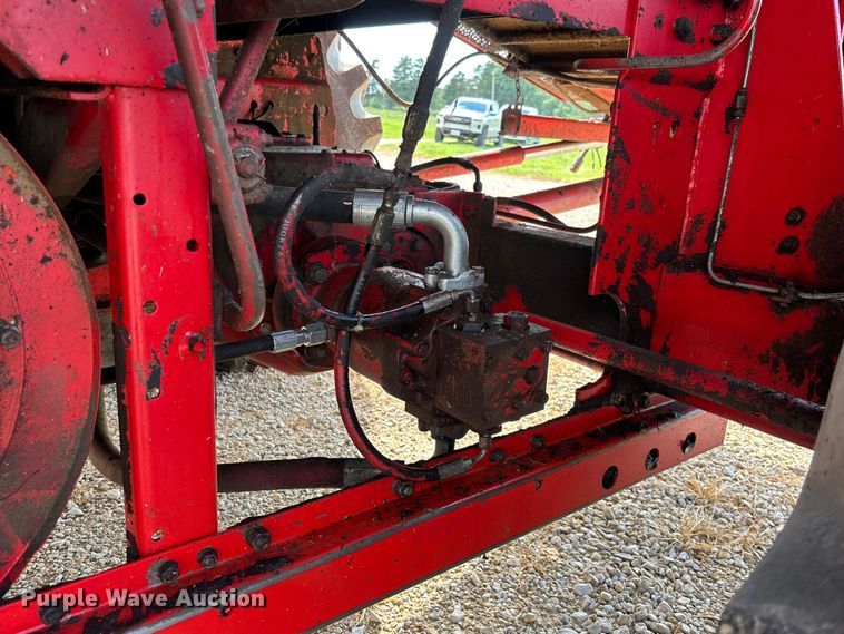 image for item FC1874 1984 Massey Ferguson 850 combine