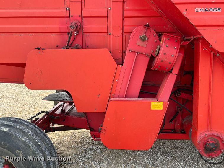 image for item FC1874 1984 Massey Ferguson 850 combine