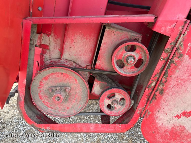 image for item FC1874 1984 Massey Ferguson 850 combine