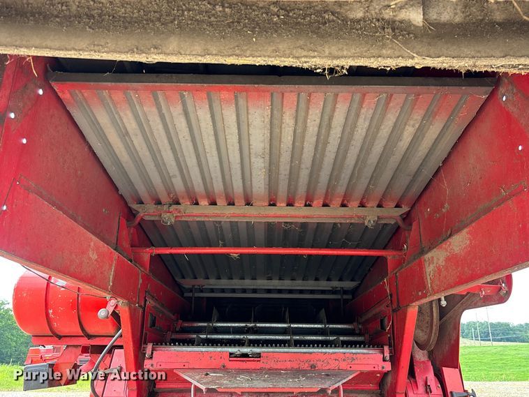 image for item FC1874 1984 Massey Ferguson 850 combine