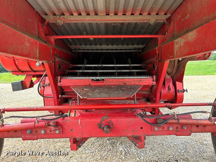 image for item FC1874 1984 Massey Ferguson 850 combine