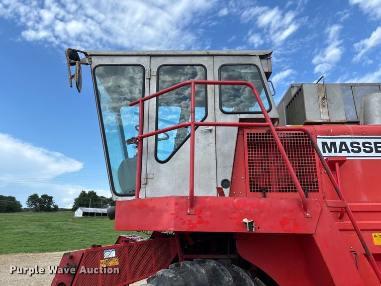 image for item FC1874 1984 Massey Ferguson 850 combine