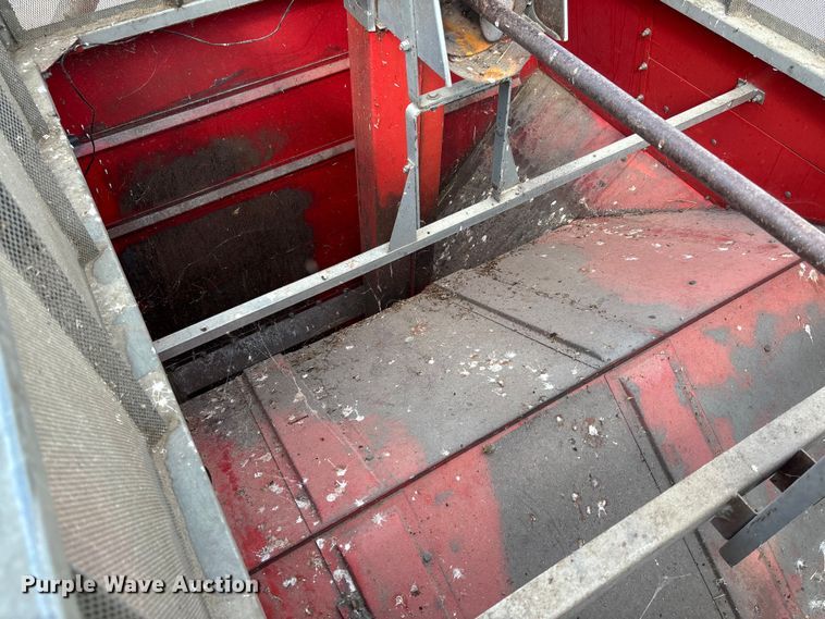 image for item FC1874 1984 Massey Ferguson 850 combine