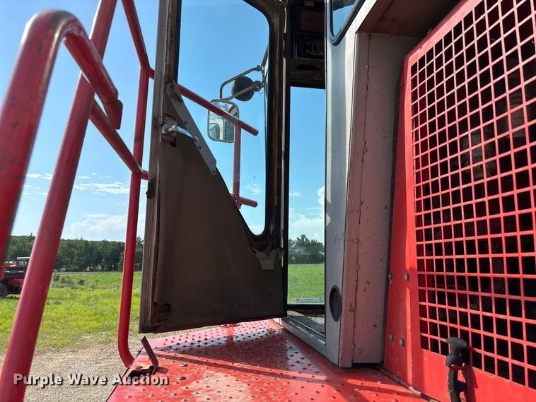 image for item FC1874 1984 Massey Ferguson 850 combine