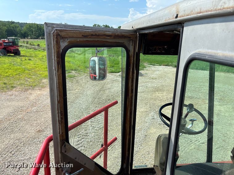 image for item FC1874 1984 Massey Ferguson 850 combine
