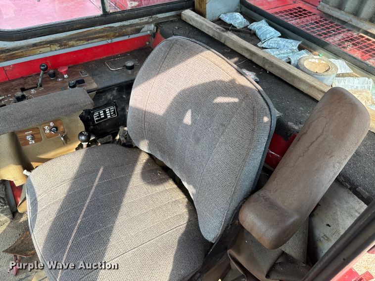 image for item FC1874 1984 Massey Ferguson 850 combine