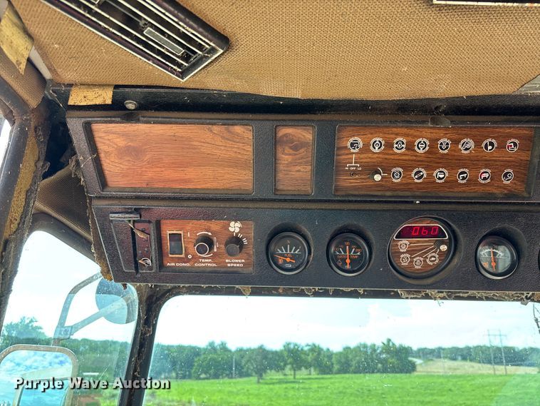 image for item FC1874 1984 Massey Ferguson 850 combine