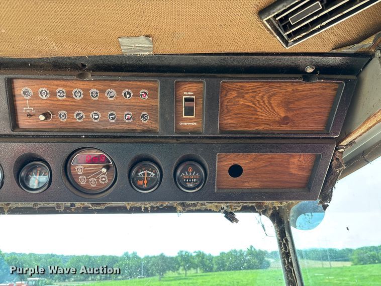 image for item FC1874 1984 Massey Ferguson 850 combine