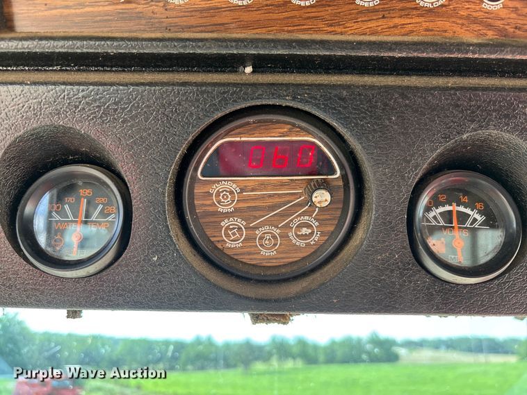 image for item FC1874 1984 Massey Ferguson 850 combine