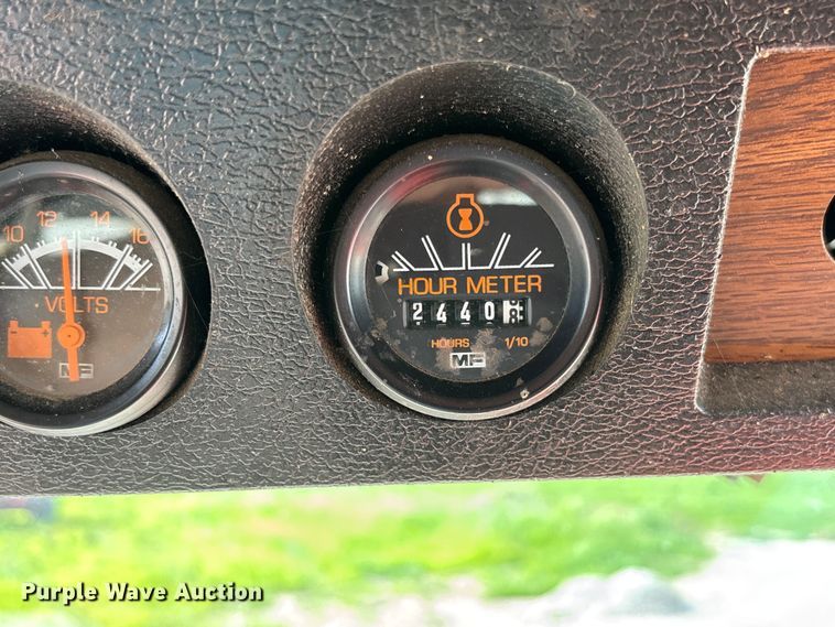 image for item FC1874 1984 Massey Ferguson 850 combine