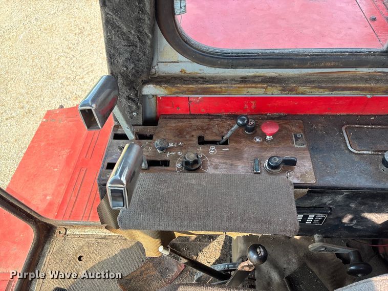 image for item FC1874 1984 Massey Ferguson 850 combine