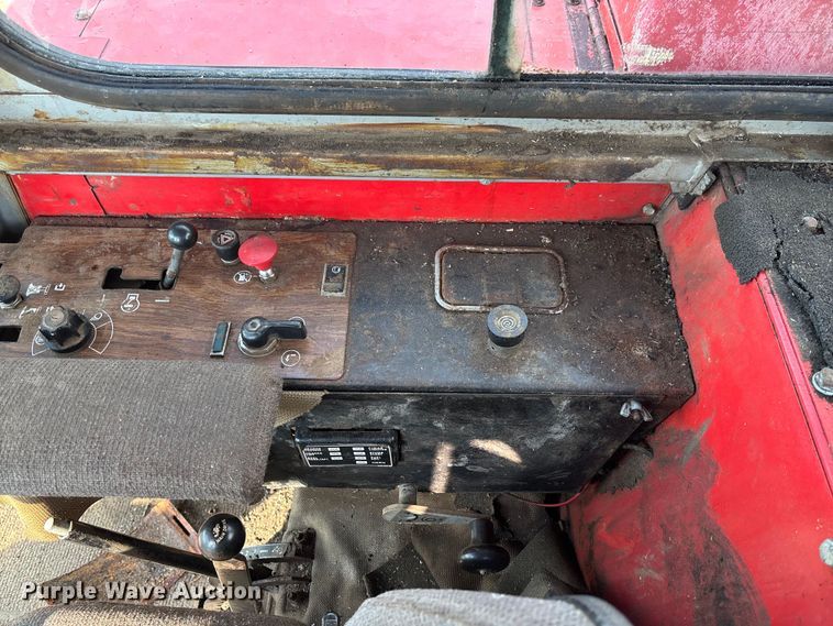 image for item FC1874 1984 Massey Ferguson 850 combine