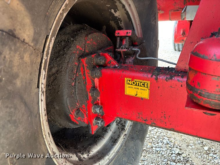 image for item FC1874 1984 Massey Ferguson 850 combine