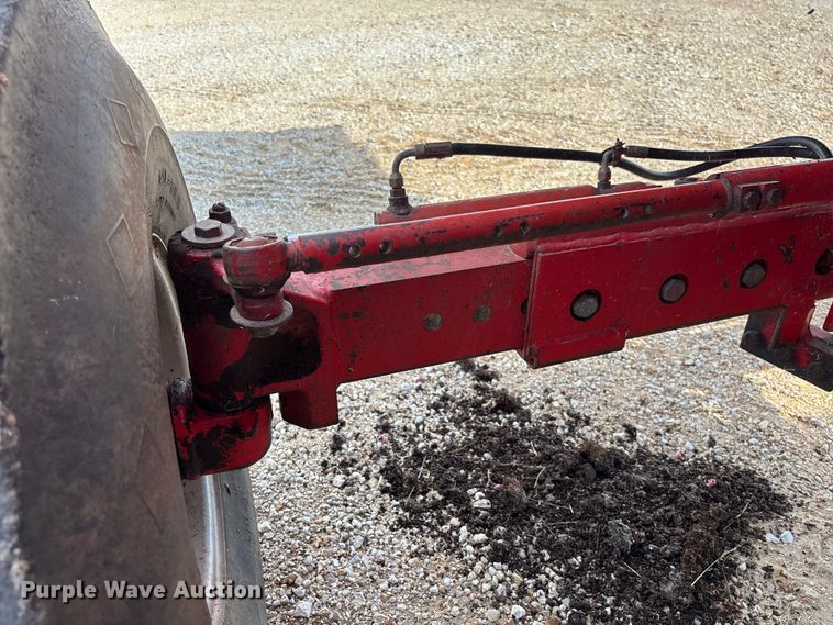 image for item FC1874 1984 Massey Ferguson 850 combine