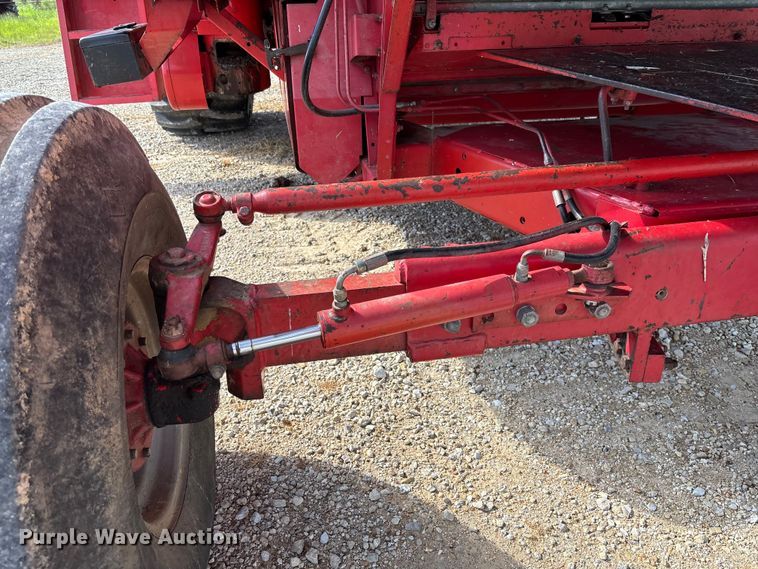 image for item FC1874 1984 Massey Ferguson 850 combine