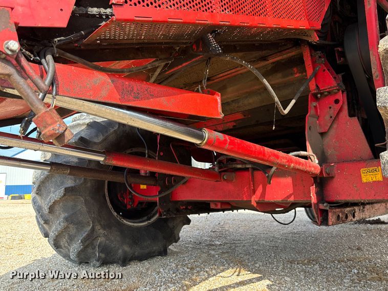 image for item FC1874 1984 Massey Ferguson 850 combine