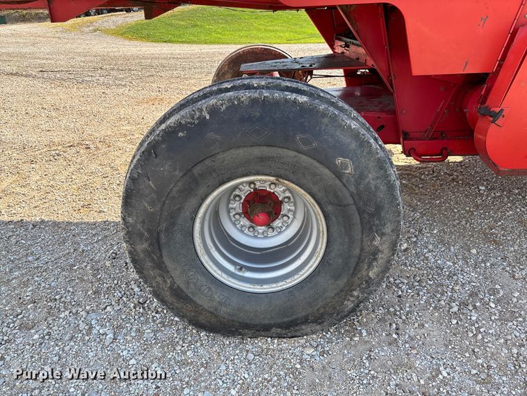 image for item FC1874 1984 Massey Ferguson 850 combine