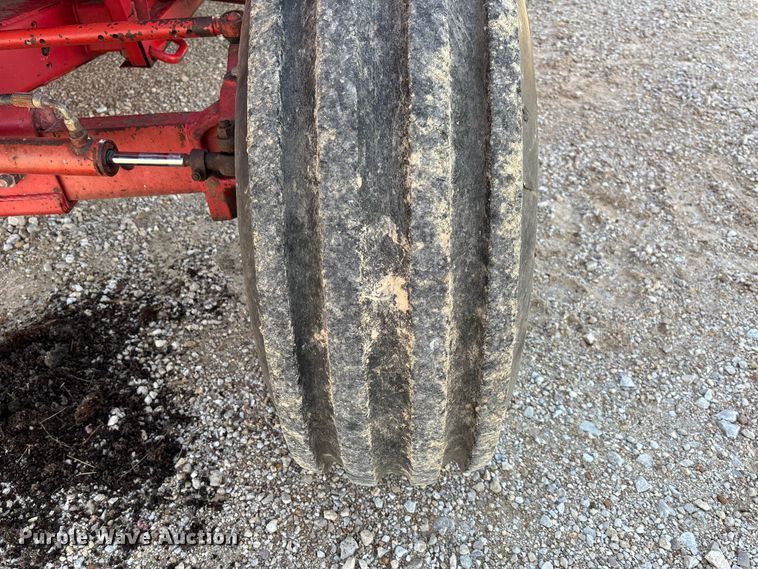 image for item FC1874 1984 Massey Ferguson 850 combine