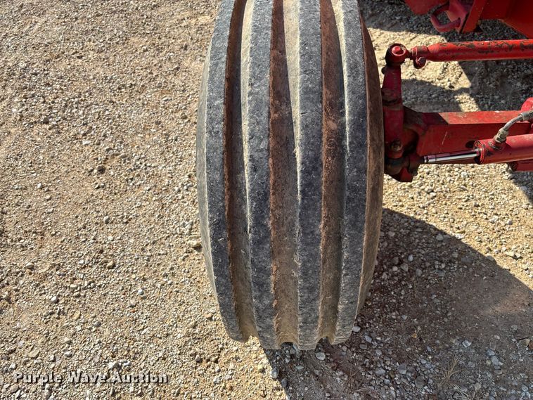 image for item FC1874 1984 Massey Ferguson 850 combine