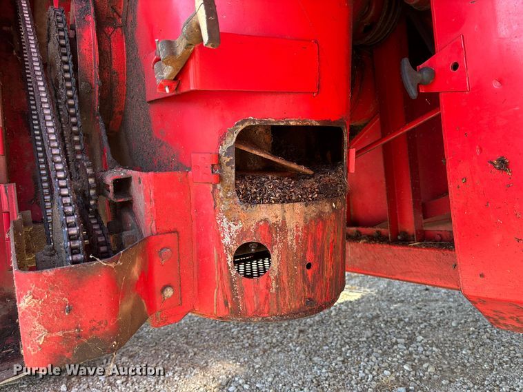 image for item FC1875 1983 Massey Ferguson 850 combine