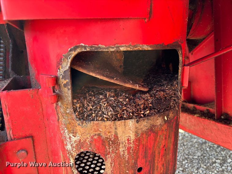 image for item FC1875 1983 Massey Ferguson 850 combine