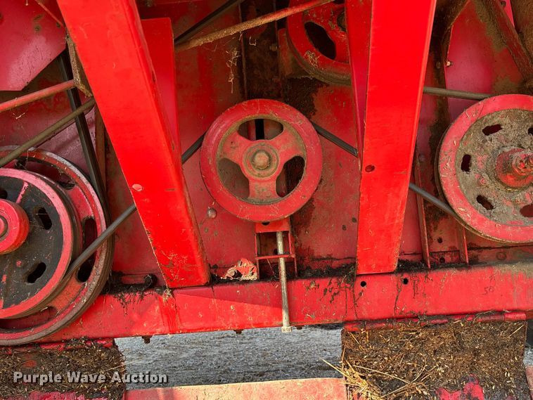 image for item FC1875 1983 Massey Ferguson 850 combine