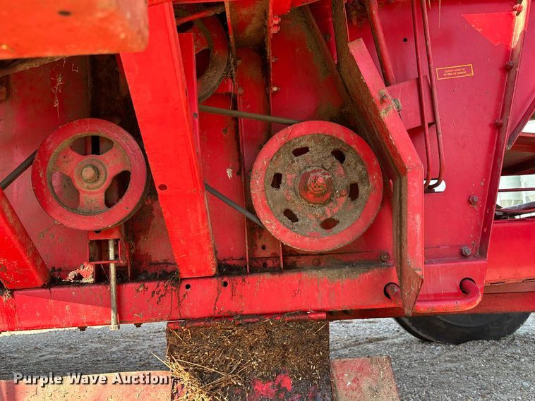image for item FC1875 1983 Massey Ferguson 850 combine
