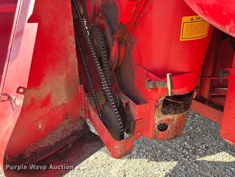 image for item FC1875 1983 Massey Ferguson 850 combine