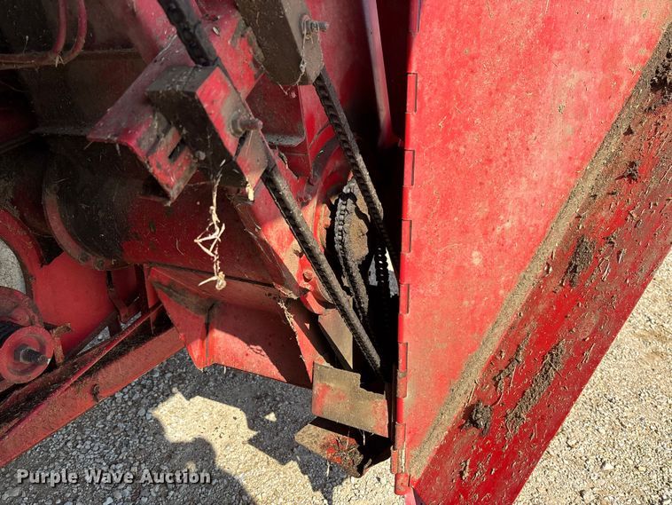 image for item FC1875 1983 Massey Ferguson 850 combine